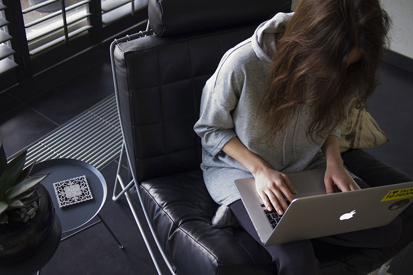 10 TIPS FOR STAYING PRODUCTIVE WHEN WORKING REMOTELY